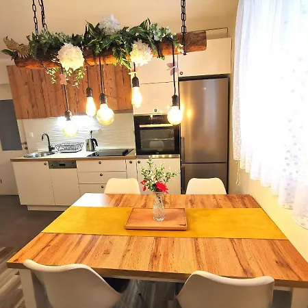 Colors דירה ספליט